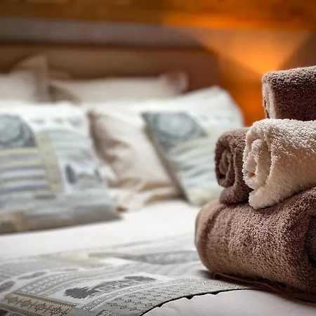 Les Roches Fleuries Bed & Breakfast 3*