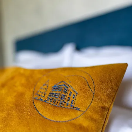 Les Roches Fleuries Bed & Breakfast 3*