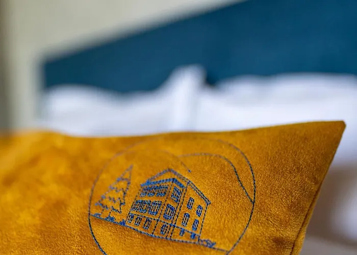 Les Roches Fleuries Bed & Breakfast 3*